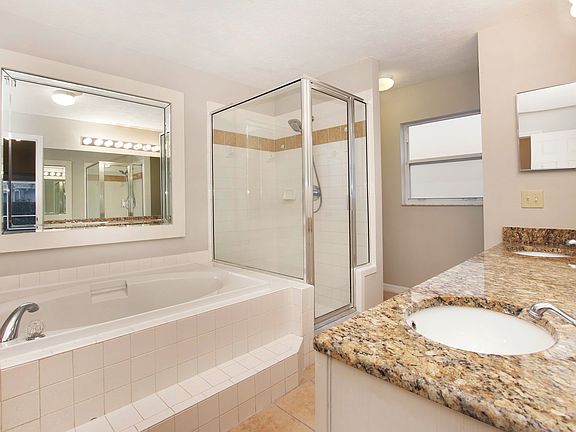 5th image of 9801 La Vonda St