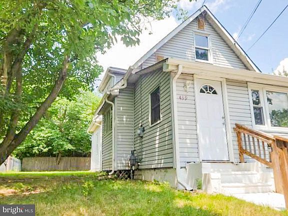 3rd image of 439 Pine Ave