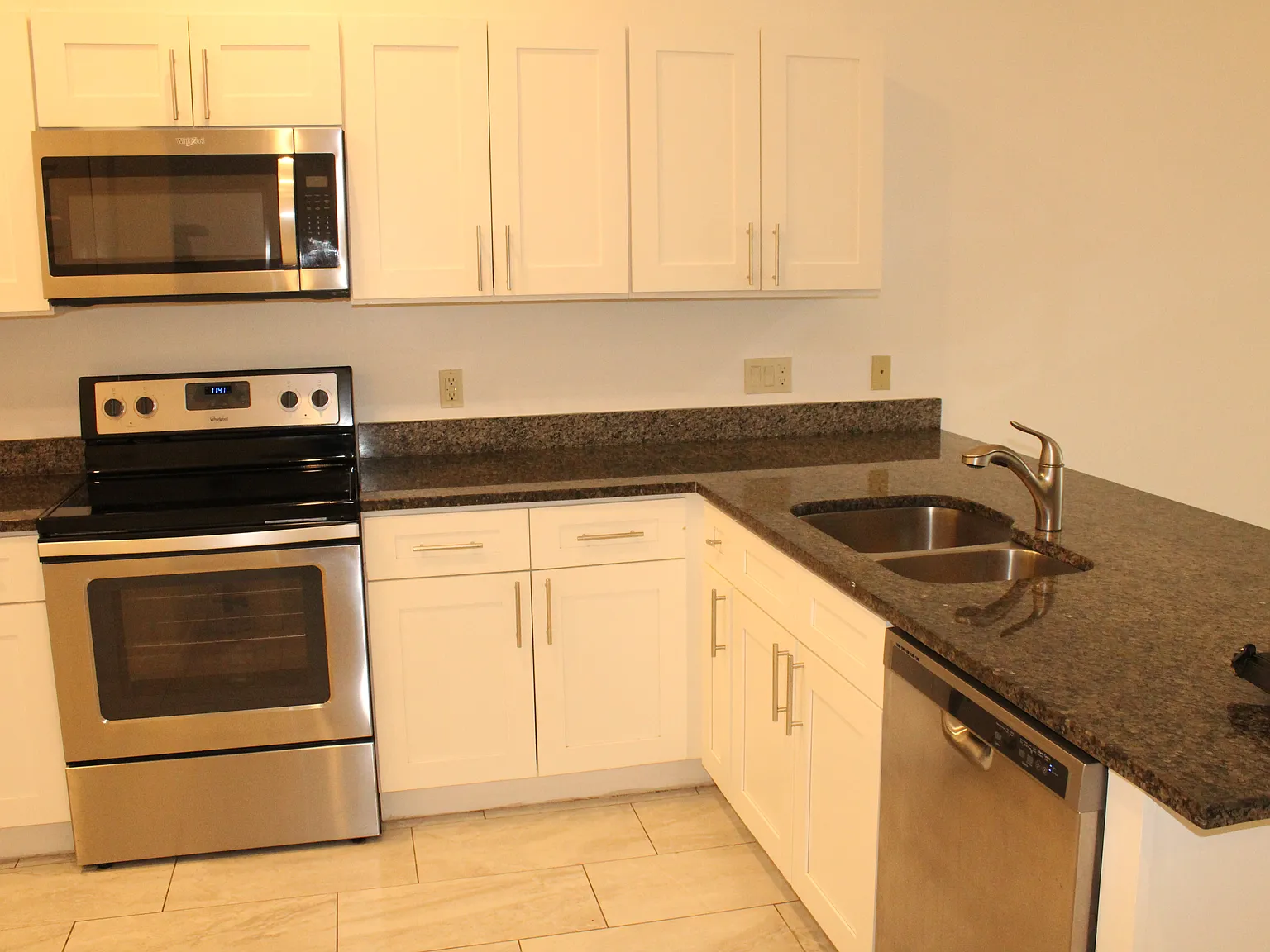 2 bed, 1100 sqft, $1,490 — Photo 2
