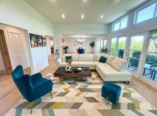 5080 Marmol Dr, Woodland Hills, CA 91364