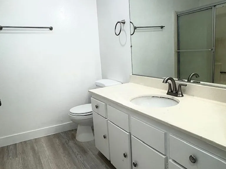 13925 Sherman Way — Photo 22