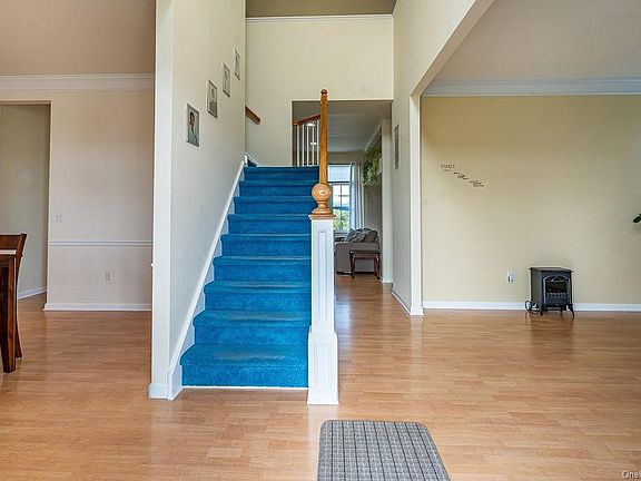 2nd image of 44 Wyndham Ln