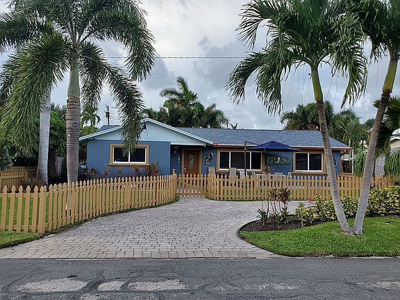 Front fenced yard