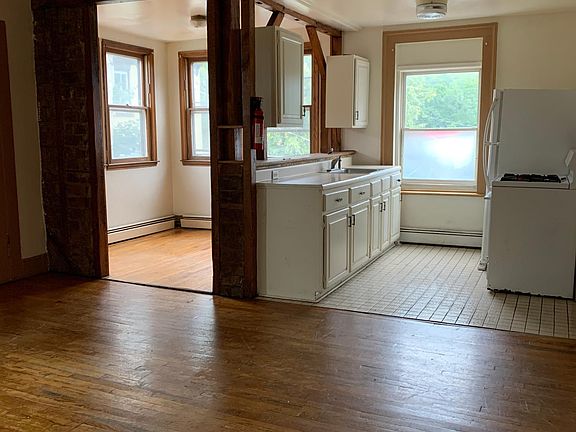 3rd image of 149 Grand St APT 2