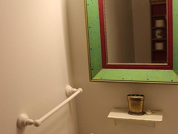 4th image of 204 Morton Ave