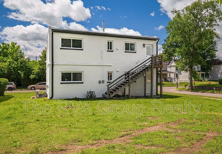 1915 Miller Ave #2 — Photo 32