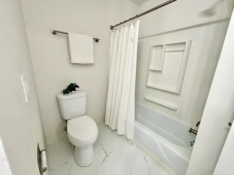 525 Schiller St #31 — Photo 8