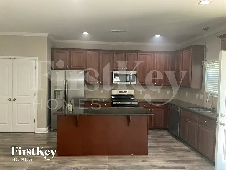 5602 Falkland Dr — Photo 4