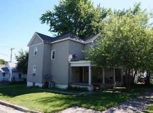207 E Penning Ave, Wood River, IL 62095