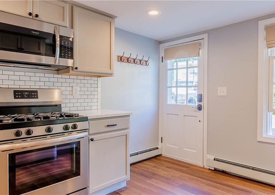 1st image of 16 Castle St #1