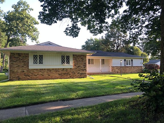 3rd image of 2500 Woodview Dr