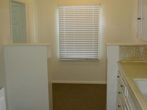 5th image of 5915 1/2 Primrose Ave