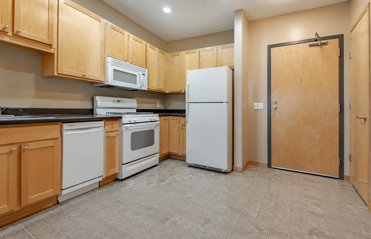 1 bed, 772 sqft, $1,450 — Photo 4