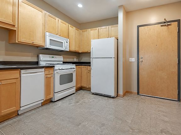 4th image of 2900 11th Ave S APT 403