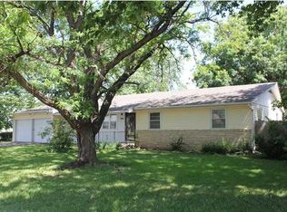 928 Ridge Dr, Halstead, KS 67056