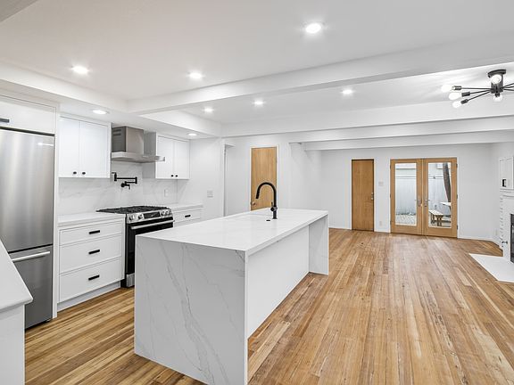 5th image of 404 Prospect St