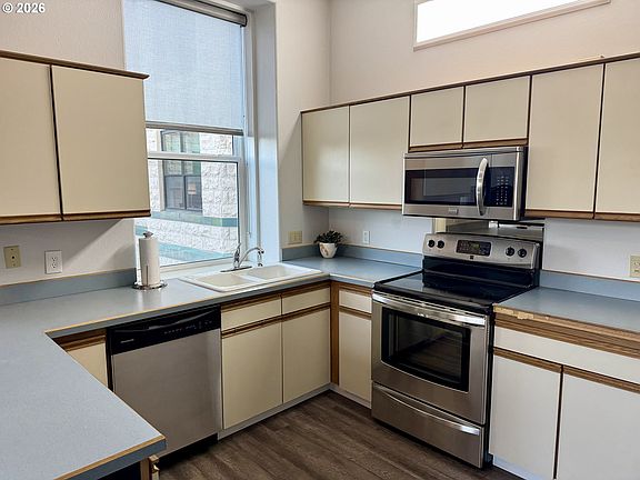 4th image of 2365 4th St