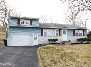 8 Tanguay Dr, Cohoes, NY 12047