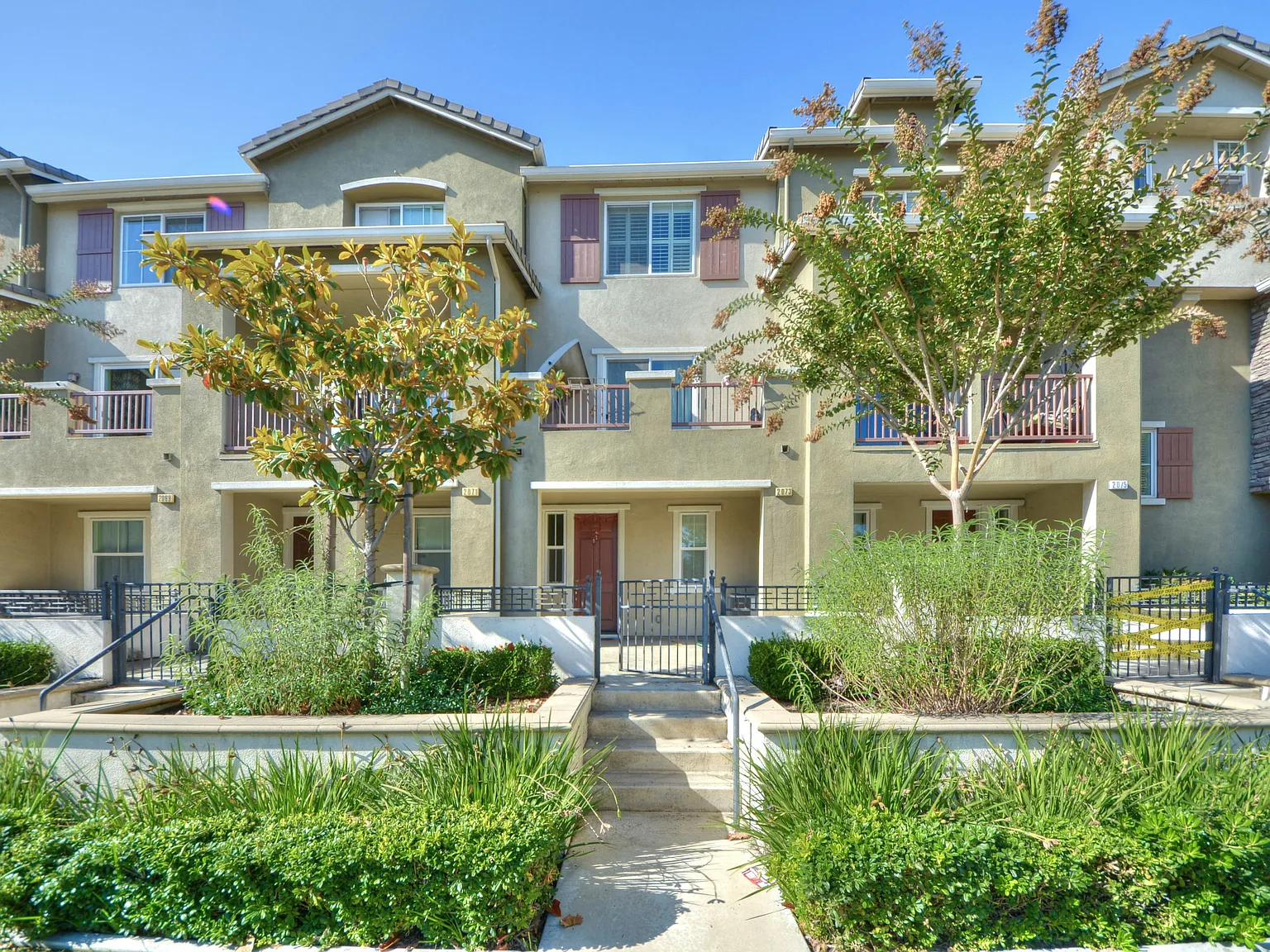 3 bed, 3.0 bath, 1336 sqft, $3,925 — Photo 1