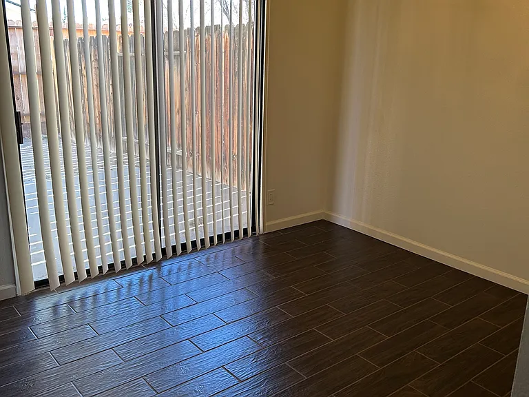 720 N Florence St #B — Photo 14