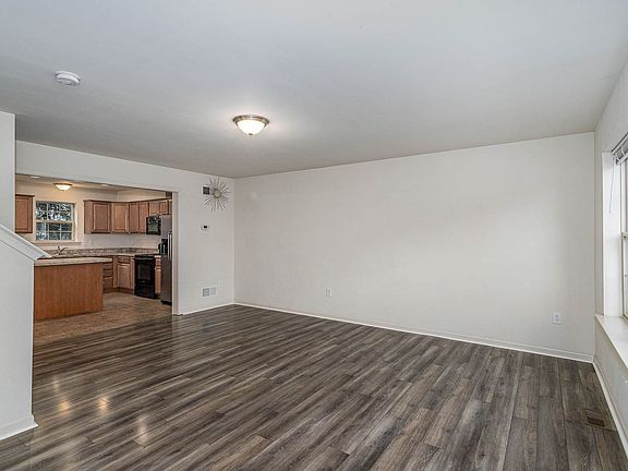 3rd image of 6434 Creekbend Dr