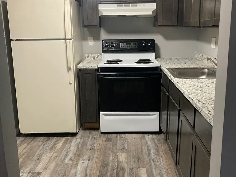 Westpark Manor Apartments — Photo 5