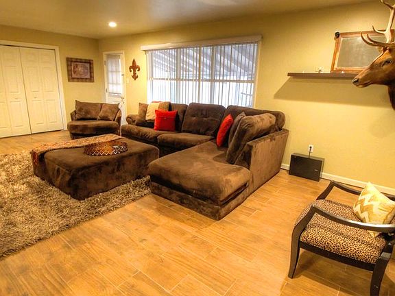 3rd image of 1907 Oaklawn Dr