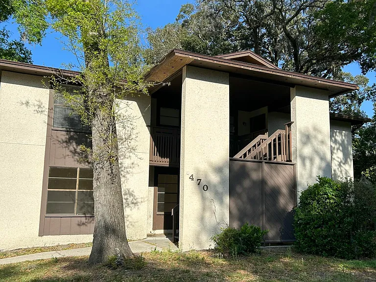 470 Crabapple Ct #D — Photo 2