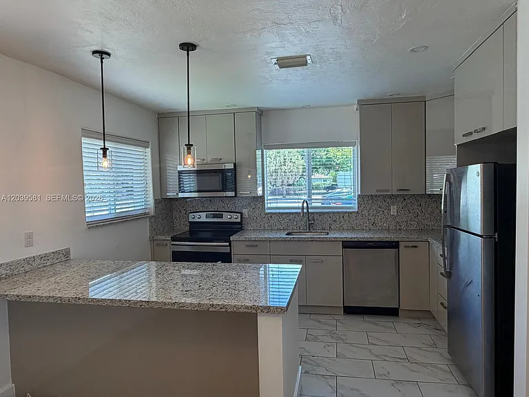 245 SW 24th Rd — Photo 3