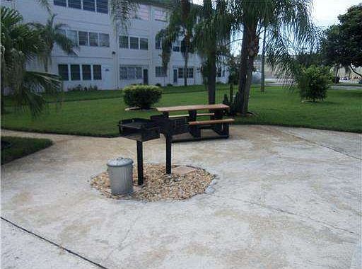 4th image of 211 Pasadena Ave N APT 106