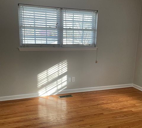 4th image of 2603 Oakdale Ave NW