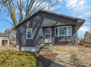 907 N Williams St, Anamosa, IA 52205