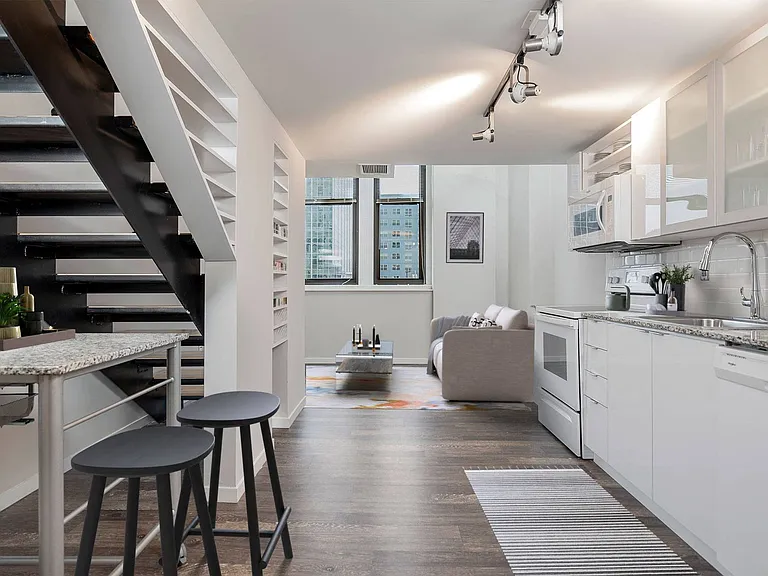 Parisian on Vine Apartments — Photo 7