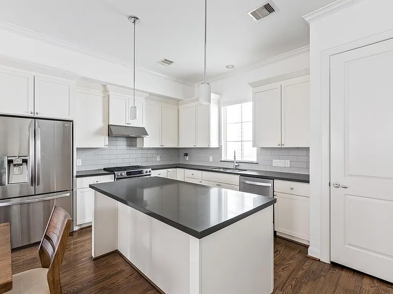 18 Hermann Park Ct — Photo 9