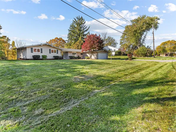 35527 Springvale St, Farmington Hills, MI 48331