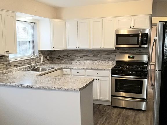 5th image of 3707 Forest Ave APT 1W