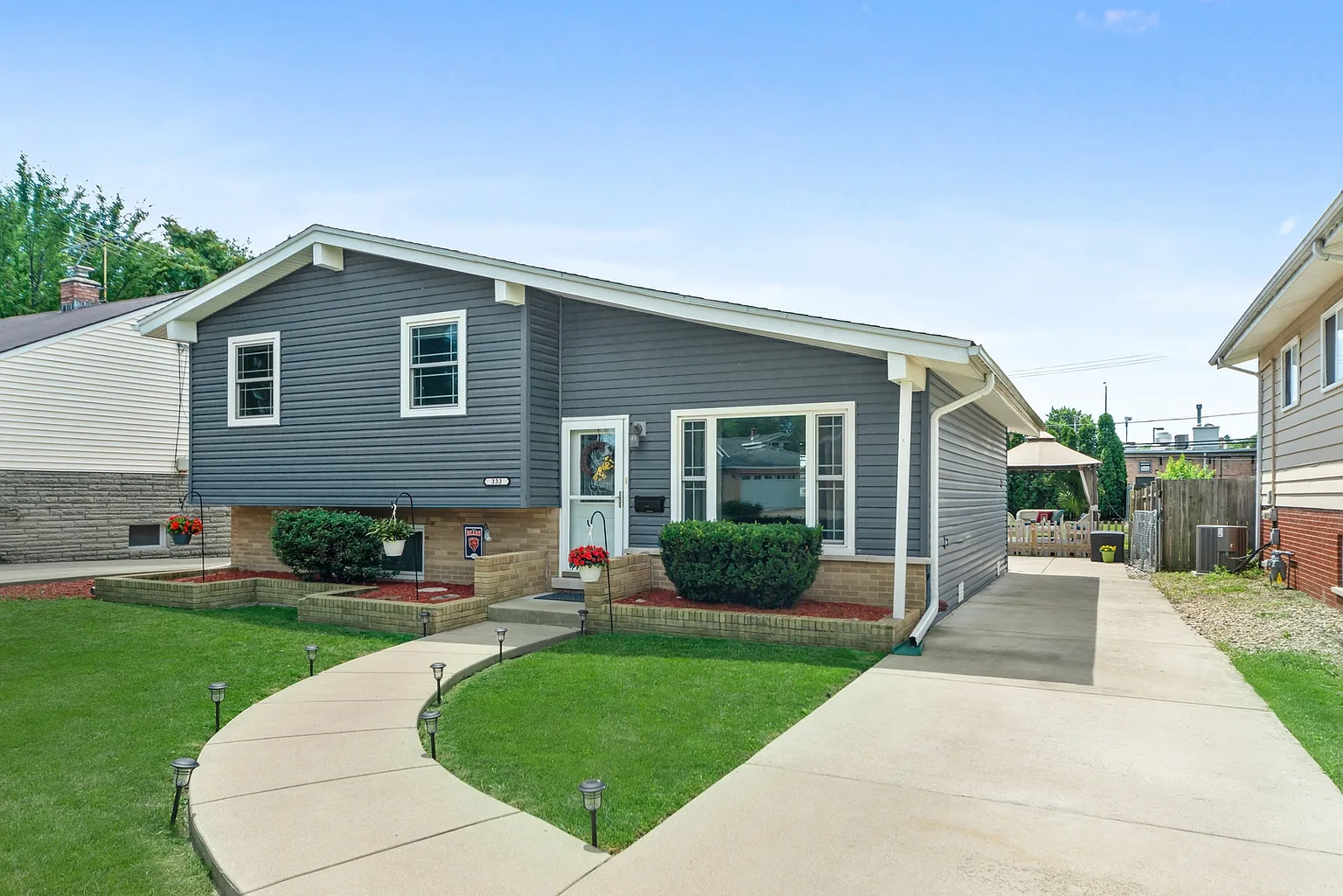 333 E Elm St photo 1