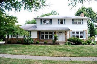 4 BR, 2.5 BA Colonial w/ 2 car garage & den