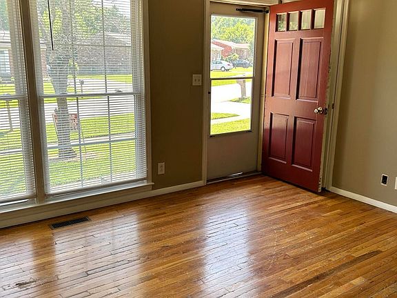 5th image of 11602 Maple Way