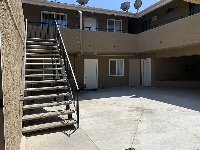 4317-4323 Perlita Ave — Photo 17