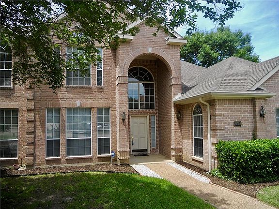 3rd image of 2205 Club Creek Cir