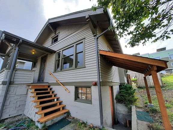 2nd image of 2316 Tacoma Ave S