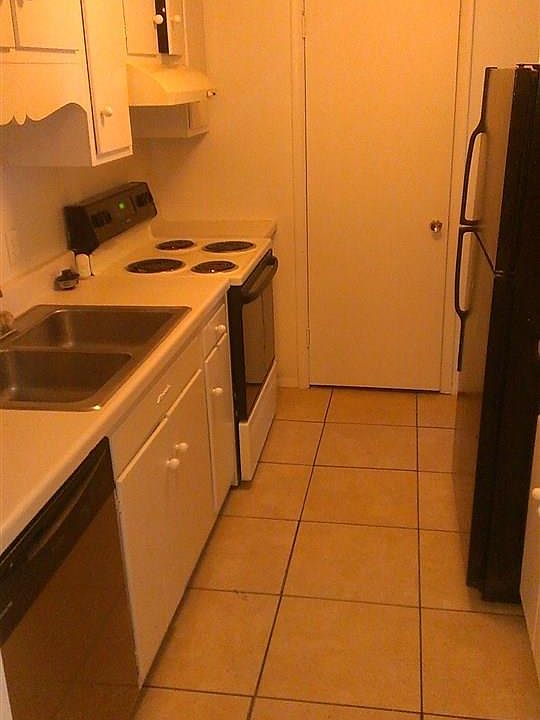 2nd image of 1110 Schaub Dr APT C