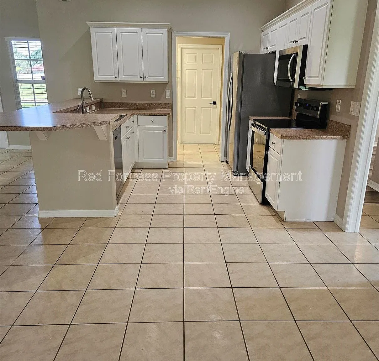 3 bed, 2.0 bath, 1672 sqft, $2,155 — Photo 2