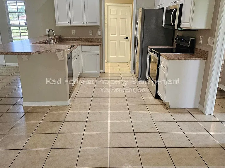 1138 NW 15th Ter — Photo 2