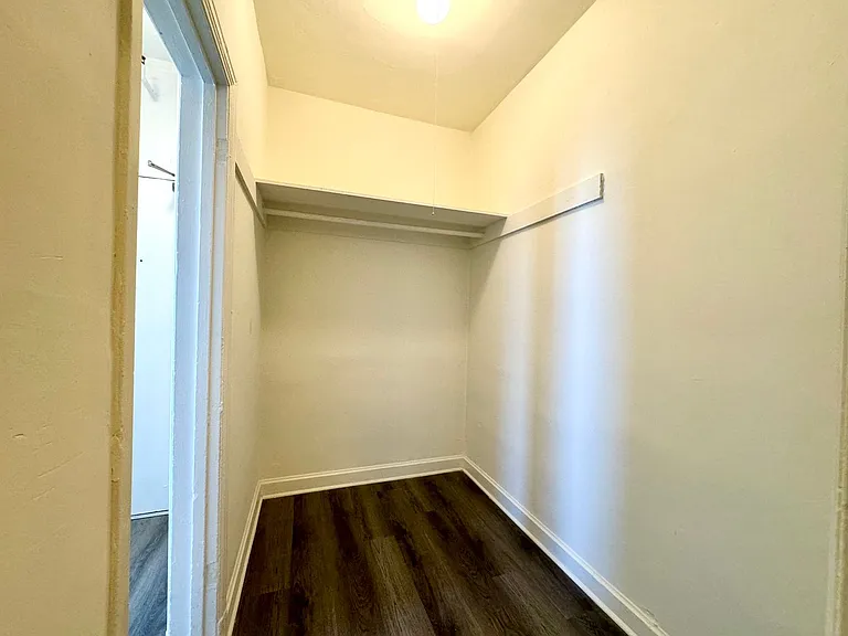St. Charles Studio Apartments — Photo 16