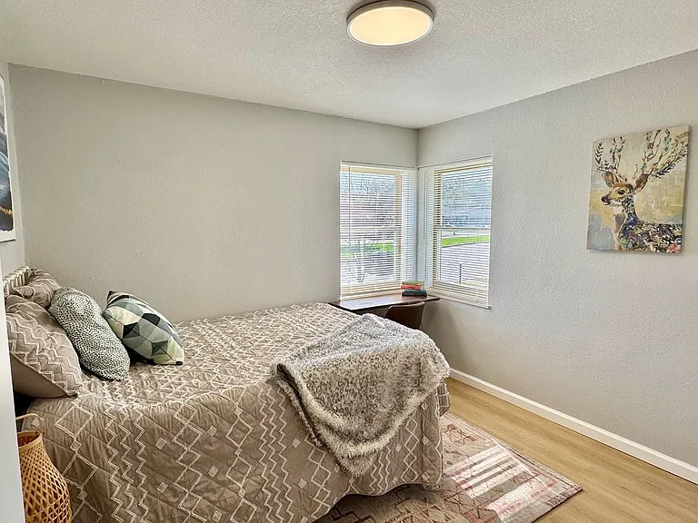 2507 - 2515 Hampton Ave. — Photo 10