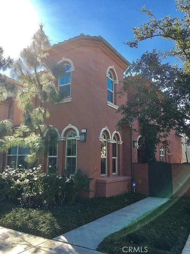 3 bed, 2.5 bath, 2023 sqft, $4,700 — Photo 1