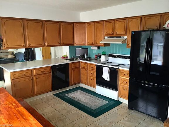 5th image of 714 E Lake Ave