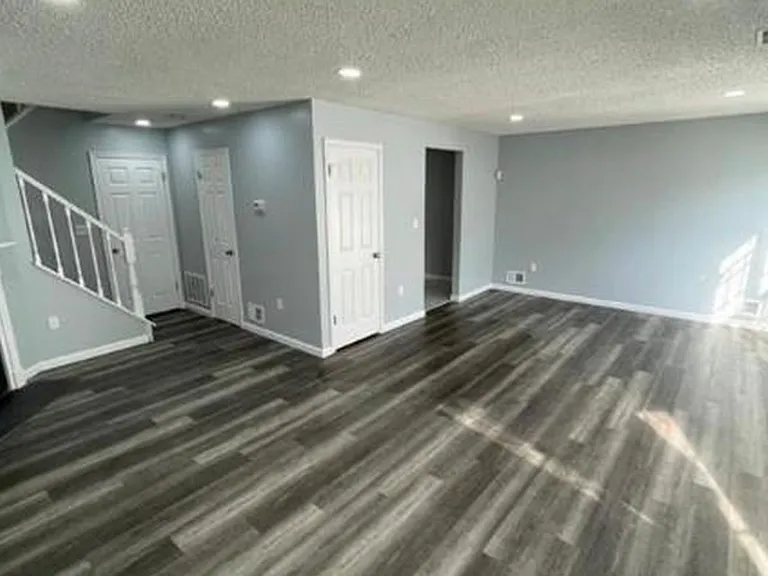 204 Darwin Ln — Photo 9